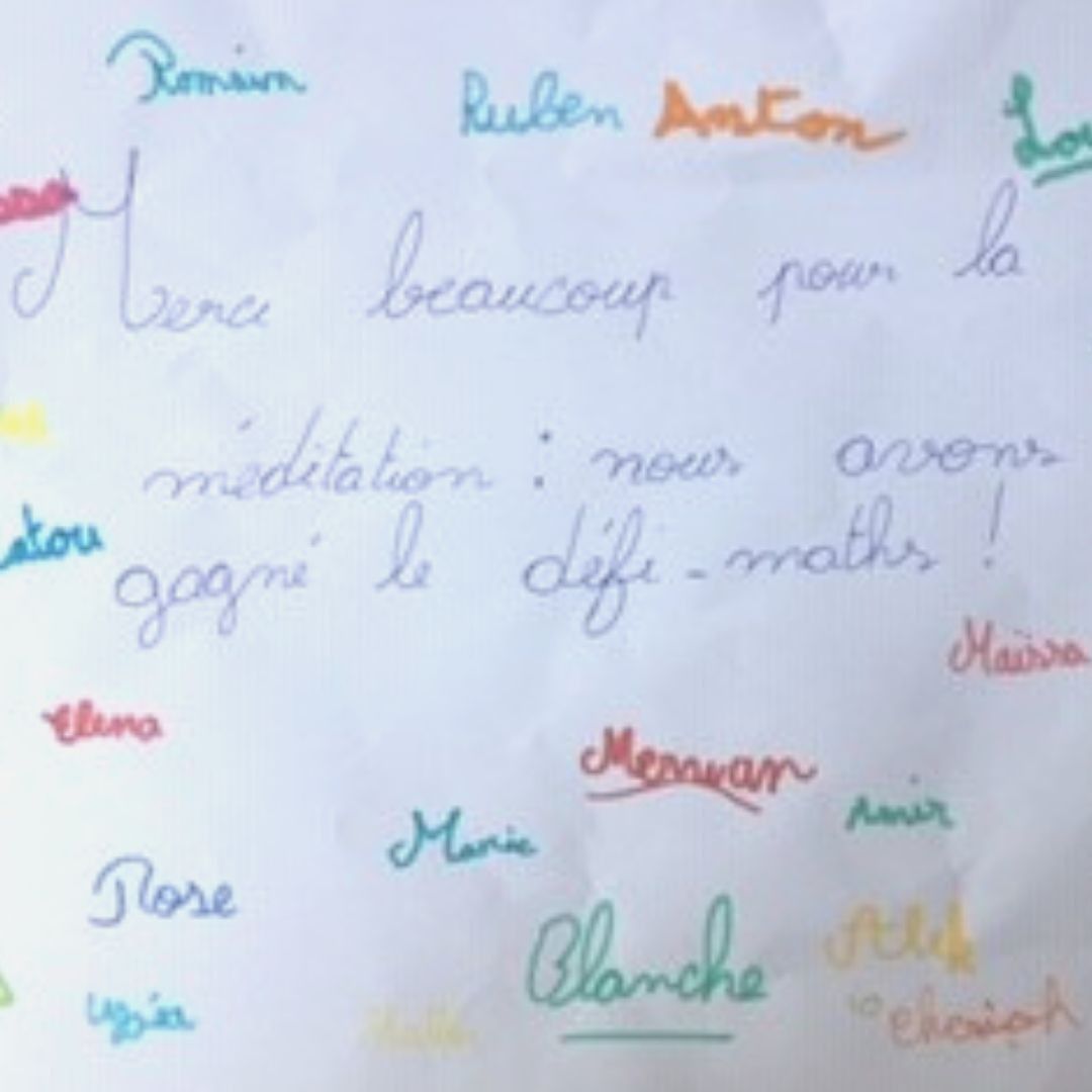 « La méditation d'Eloïse nous aide à être attentif avec le papillon et le monde invisible pour les yeux. Les couleurs préférées de papillons sont indigo, turquoise, rouge, bleu, jaune et vert. J'ai fait de beaux voeux. » Ambre LES ENFANTS DE CM1